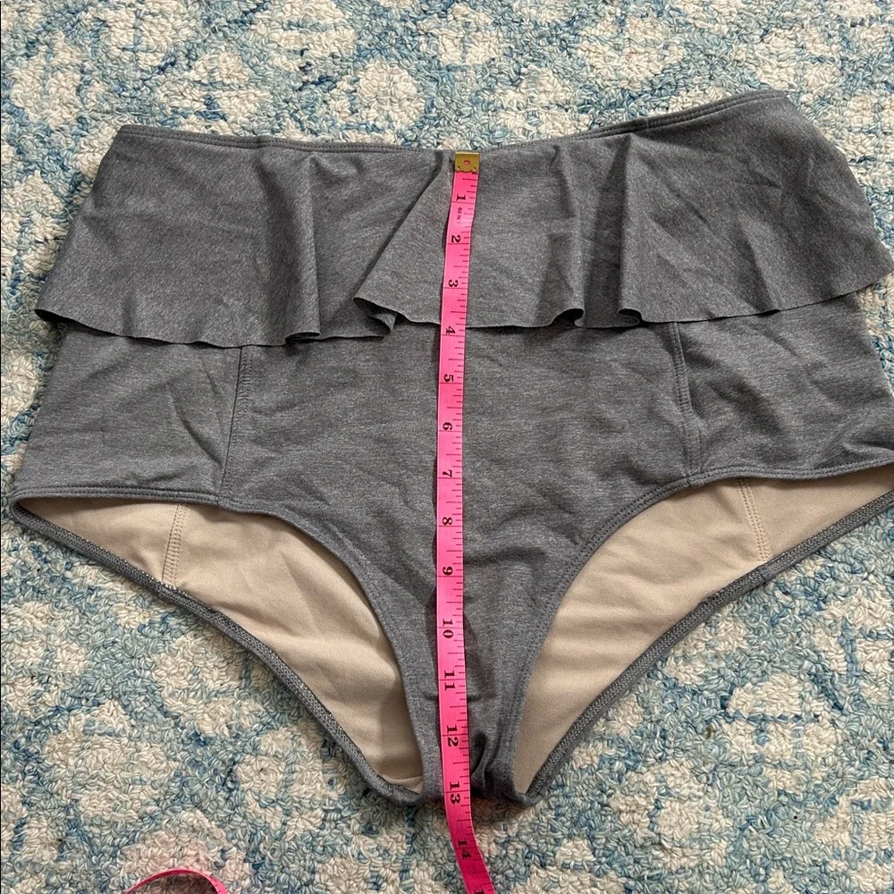 Gray Ruffled Women's Intimate swim bottoms Shorts large - Picture 6 of 6